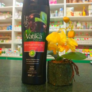 Шампунь Dabur Vatika з олією маслин зроблен спеціально для брюнеток з тьмяним і слабким волоссям. Велика упаковка та доступна ціна