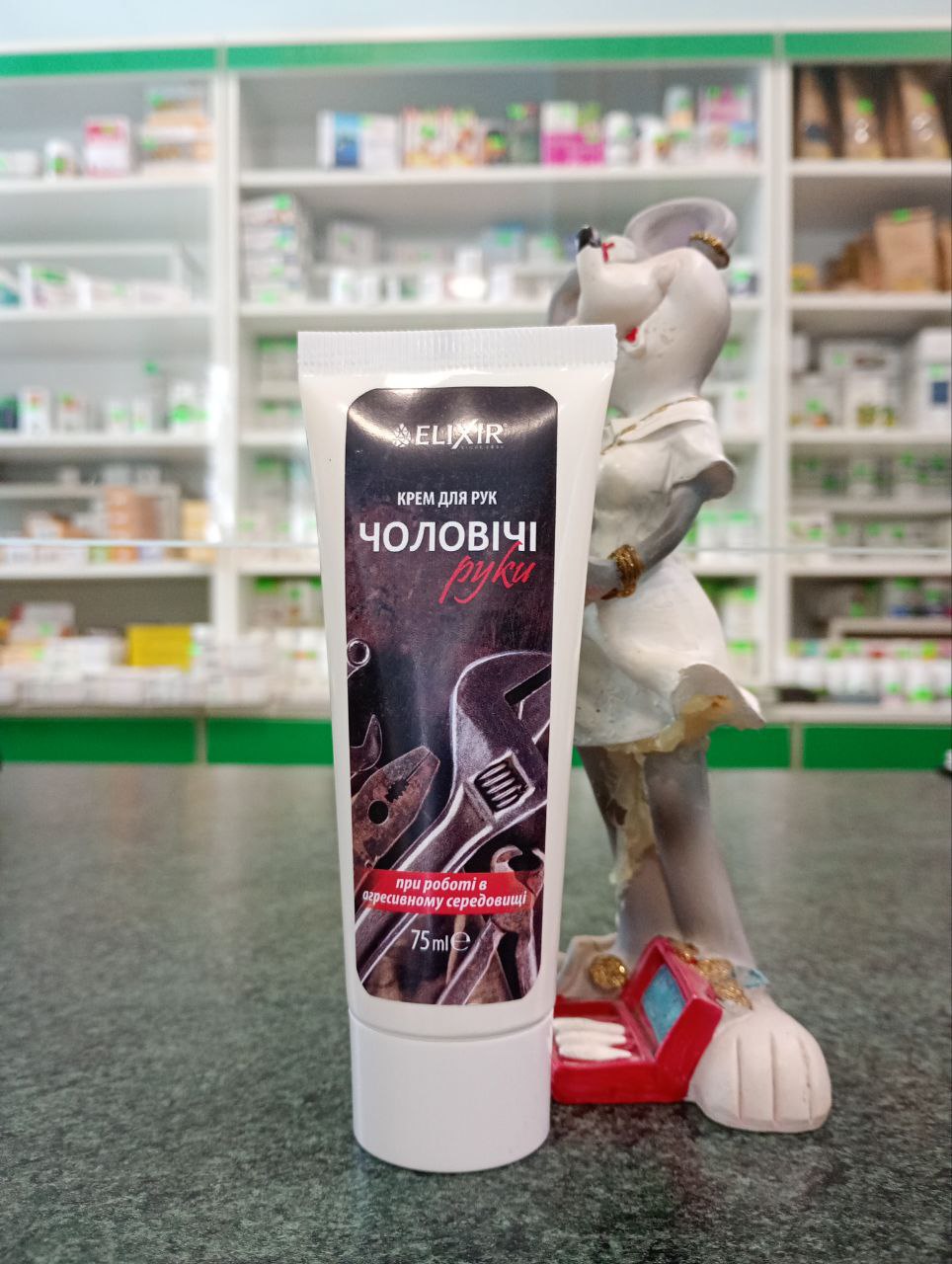 Крем для рук Чоловічи руки -  для захисту рук від агресивних середовищ та морозу. Пом’якшує шкіру, сприяє загоєнню тріщин і відновлює захисний бар’єр.